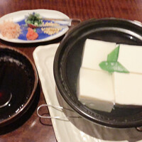 赤坂 津つ井 総本店 - 湯豆腐 700円 