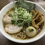 らーめん旭郎山 - 次郎インスパイアにしては、シュッとしたイケ麺
