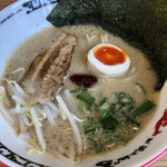 とんこつ愛があふれてる ラーメン とりこ - 豚骨ラーメン