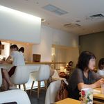 京はやしや - 日曜夕方、店内は満席。