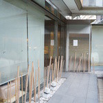 京はやしや - お店は表参道駅B2出口から歩いて5分ほど。