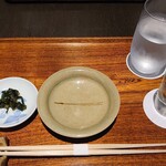 大阪 松下 - お酒を頼むとつきだしついて来まーす。
      ちょびちょびとお酒が勝手に進みます