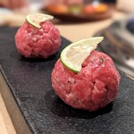 Wagyu yakiniku jirouya kai - 神戸牛炙り塩ユッケ（本日の前菜）