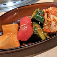 和牛焼肉じろうや 介 wagyu&sake 名古屋駅前本店 - キムチ盛り合わせ（本日の前菜）