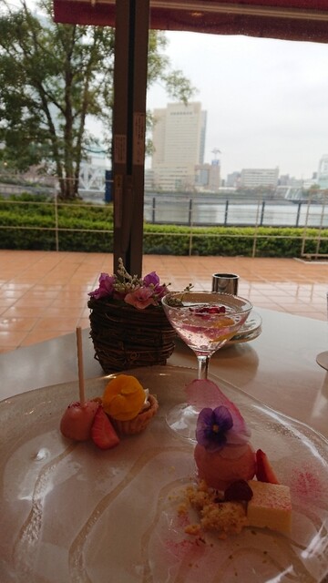 アニヴェルセルカフェ Anniversaire Cafe みなとみらい カフェ ネット予約可 食べログ