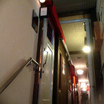 Barba - 階段上がってスグ左。