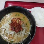 くるまやラーメン　 - キムチ味噌ラーメン    すげー塩っぱい＆酸味