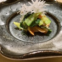 銀座 結絆 - 赤貝の鉄砲和え（酢味噌）　鳴門若芽　針独活（うど）