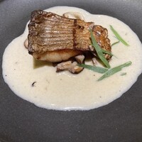 銀座 結絆 - 薪火燻し焼き太刀魚のきのこエシレブールブランソース