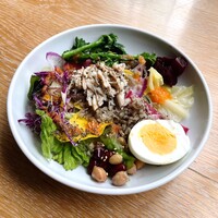 AWkitchen TOKYO 新丸ビル店 - 自分で盛り付けたサラダ