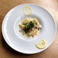 AWkitchen TOKYO 新丸ビル店 - 高知県田中果樹園「有機レモン」と桜マスのクリームソース