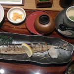 Kappou Izakaya Hanagiku - B定食。この日は秋の味覚「秋刀魚の塩焼き」