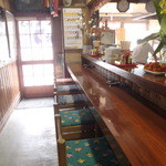 富サン - カウンターより入口を望む