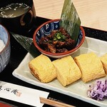 Dashi rolls made with chicken stock and stew of beef tendon