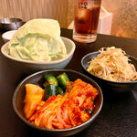 京松蘭 - キャベツ　もやしナムル　キムチ