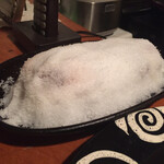 ツヴァイ ヘルツェン - 豚塩竃焼き