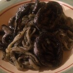 ツヴァイ ヘルツェン - イカスミ手打ちパスタ