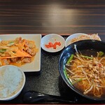 台湾料理 フクテイ - ランチメニュー(唐揚げの黒胡椒炒め＋台湾ラーメン)
