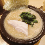 Yokohama Ie Kei Ramen Ichi Monya - 豚骨醤油ラーメン¥700+大盛¥100