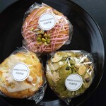 わくわく広場 - マフィン(ストロベリーホワイトチョコ、抹茶チョコチップ、レモンとポピーシードクリームチーズ)