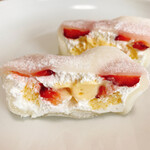 菓子工房　とらや - いちご大福、断面！