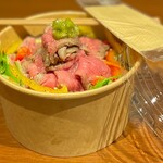 takeaway is 300 yen off the lunch menu. You can take home The Party's popular menu items.
