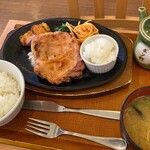 Nanaya - ★鉄板焼き鶏のおろしポン酢定食（822円）★これに惣菜Buffetが付きます('ω')ノ