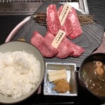 焼肉会席 舌牛 - 