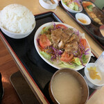Kinugasa - チキンサラダ定食