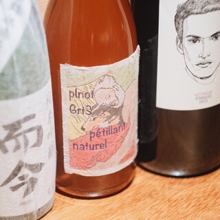Carefully selected Japanese sake and natural wine