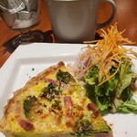 Brasserie SOMA - 　キッシュとコーヒー　800円