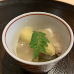 赤坂 渡なべ - ホワイトアスパラガス　蛤　のジュレ和え物 かなり大きいホワイトアスパラガス。シャキシャキ食感がいい。蛤も大きい。出汁のジュレで。