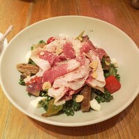 RIGOLETTO KITCHEN - パストラミーとケールのサラダ