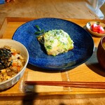 カフェスロー - 塩鯖の 青菜とろろ焼き と 炊き込みご飯  1345円