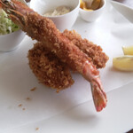 ファーム スズキ ベイサイドキッチン タケハラポート - 海老フライと牡蠣のセット