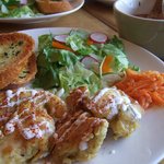 ターク - メインディッシュ（スラブ風チキンのセモリナフリッターガーリックトースト）