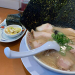 Kurodaya - チャーシュー麺に海苔トッピング‼️
