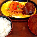 Kissa Yuki - ハンバーグ定食·850円。ハーフサイズ？の鉄板イタスパ付(^-^)