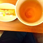 喫茶 ユキ - 食後の熱いお茶と喫茶店らしいお菓子のサービス。