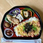 サザエ - 鮭ちらし飯弁当