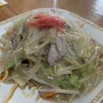 Nakayama Hanten - リラちゃんが頼んだフライ麺♪
                      こちらの麺は太めでした♡