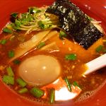 MEN-EIJI - 辛いラーメン+味玉のアップ