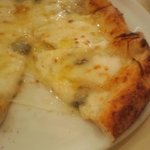 ラ・テンダ・ロッサ - 4種のチーズのピッツァ（アップ）（2012.8）