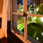 Siam Garden - 夜は堀川沿い窓際のお席が眺めがよく人気です。