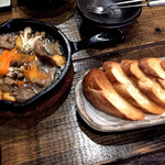 肉料理と地酒の店 居酒屋 新 - 神戸牛スジのアヒージョ