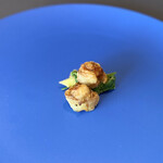 プレゼンテ スギ - ウシガエルフリットとニラ