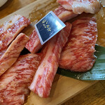 Sumibiyakiniku Mito Mito - 赤身ランチのお肉。　これってカルビ？