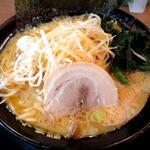 町田商店 - ネギラーメン(880円也) スープはかなり濃口、濃厚です！