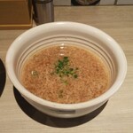 らーめん 大 - つけ麺半チャーシューのつけ汁