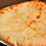 ニューカトマンズキッチン - チーズナン